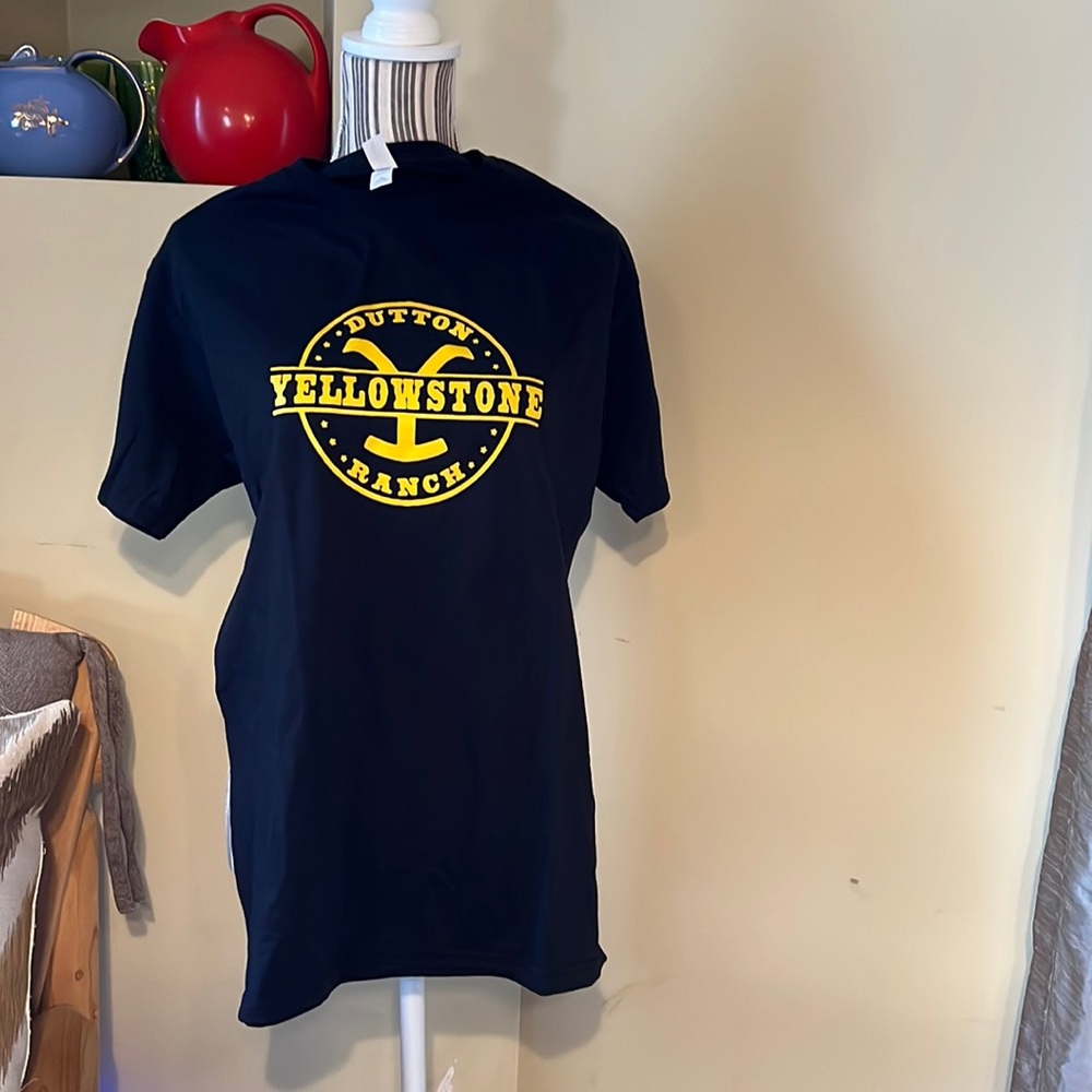 Yellowstone T-shirt NWOT
